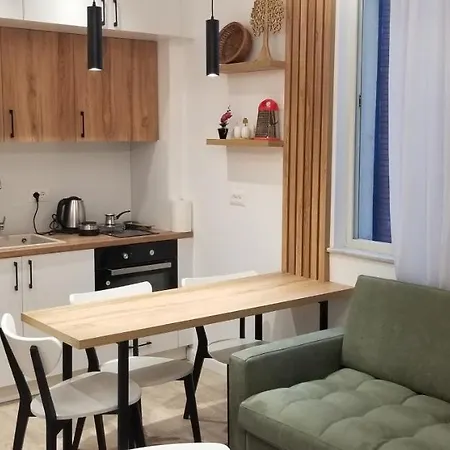 2a New Bazaar * Τίρανα